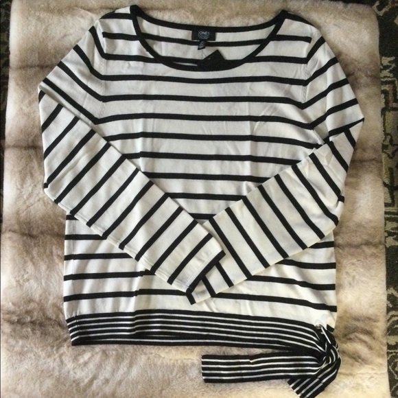 🆕 Jones New York Striped Sweater Top 🖤🦢 - Picture 1 of 10